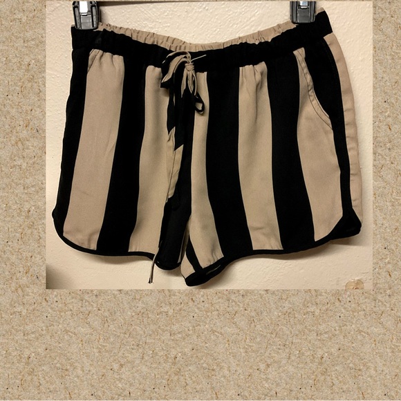 Forever 21 Pants - 🌠SPECIAL🌠 
Forever 21 - Most pretty, comfortabe casual short